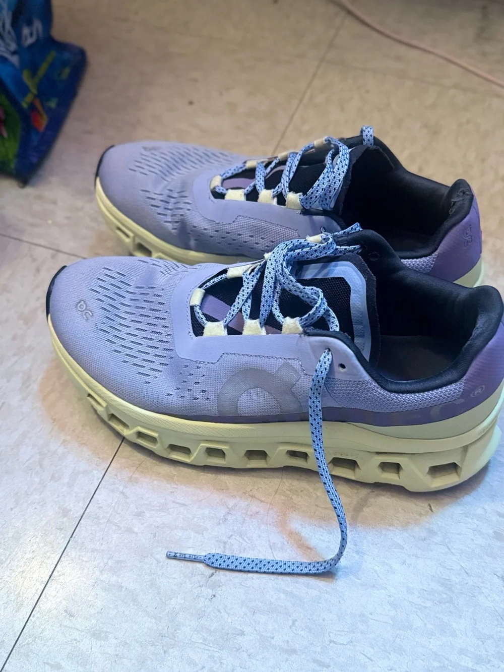 On Running cloudmonster Light gray and Neon Yellow Cloudtec Running Shoes